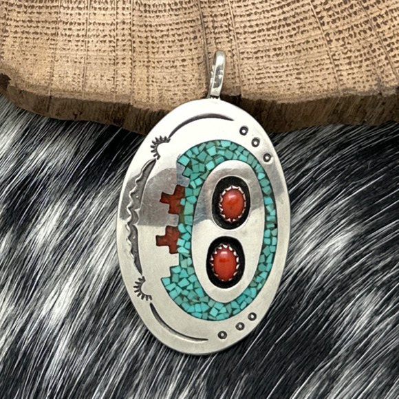 1970s Native American NAVAJO Sterling Turquoise Chip Inlay & Coral Oval Pendant - Picture 1 of 2